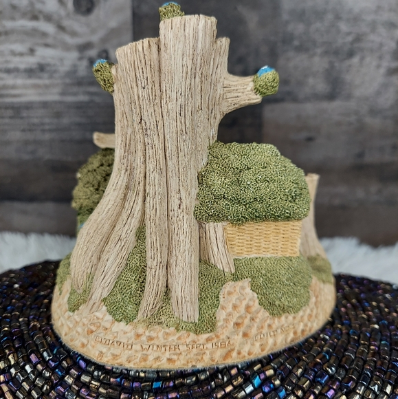 Robin Hood's Hideaway 1986 by David Winter - Picture 2 of 13